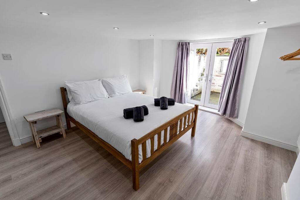 Newly Refurbed, Central Apartment With Free Parking And Hot Tub Lytham St Annes Exterior photo