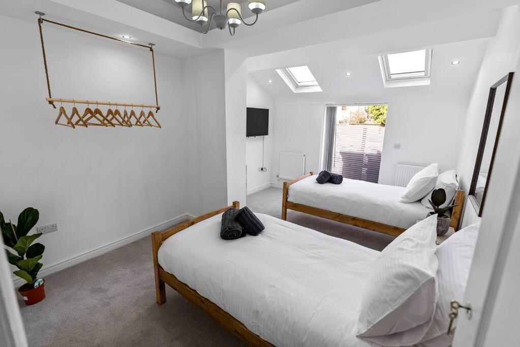Newly Refurbed, Central Apartment With Free Parking And Hot Tub Lytham St Annes Exterior photo