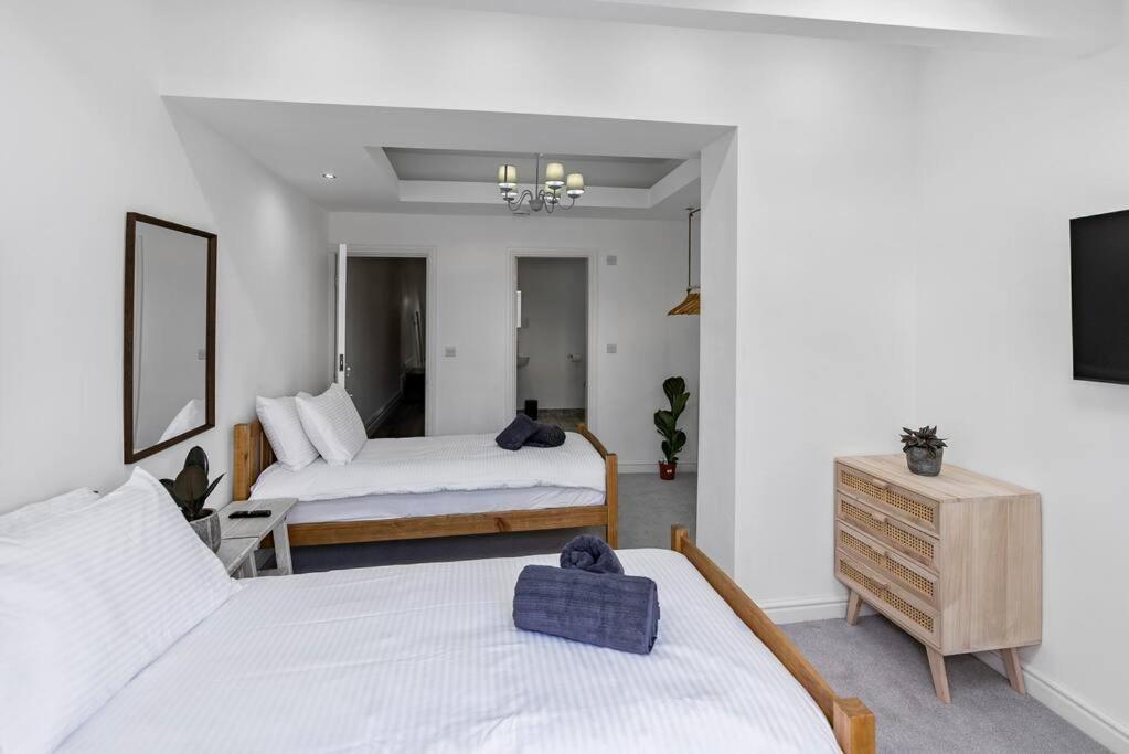 Newly Refurbed, Central Apartment With Free Parking And Hot Tub Lytham St Annes Exterior photo