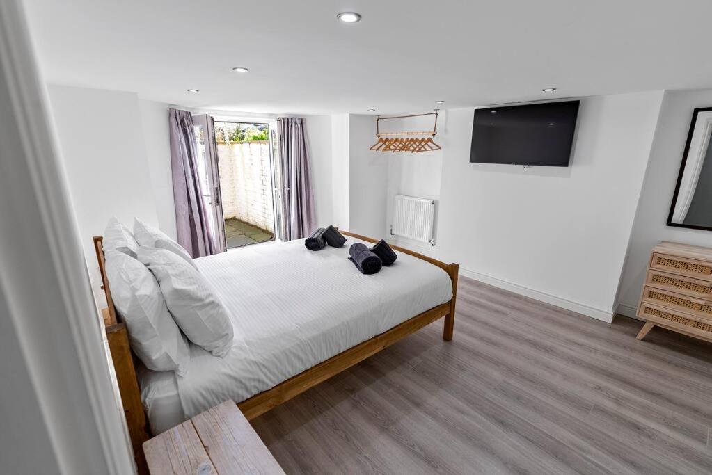 Newly Refurbed, Central Apartment With Free Parking And Hot Tub Lytham St Annes Exterior photo