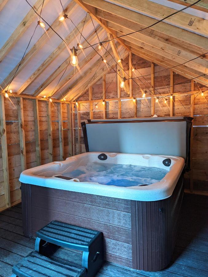 Newly Refurbed, Central Apartment With Free Parking And Hot Tub Lytham St Annes Exterior photo